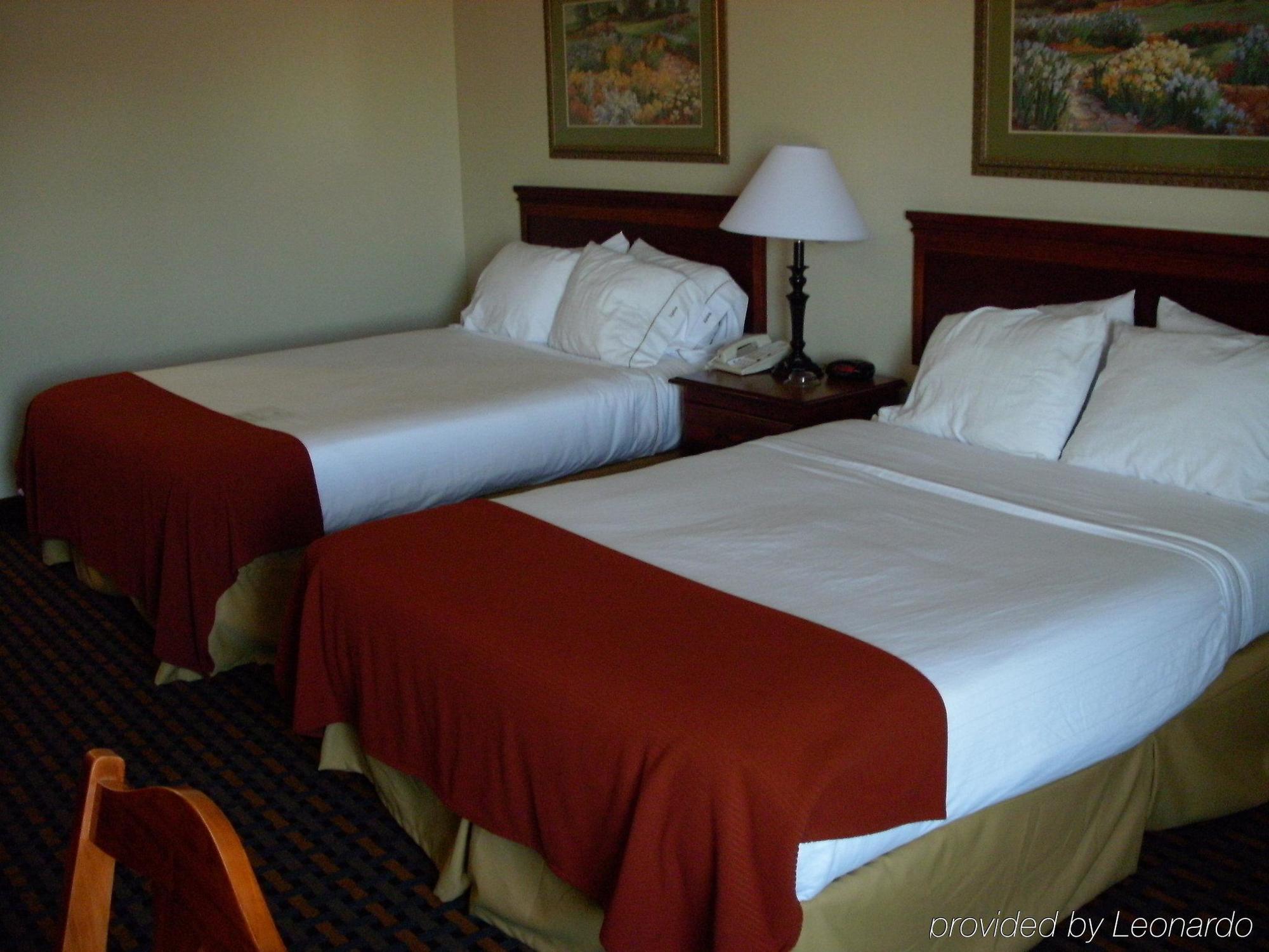 Holiday Inn Express Hotel & Suites Laurinburg By Ihg Habitación foto