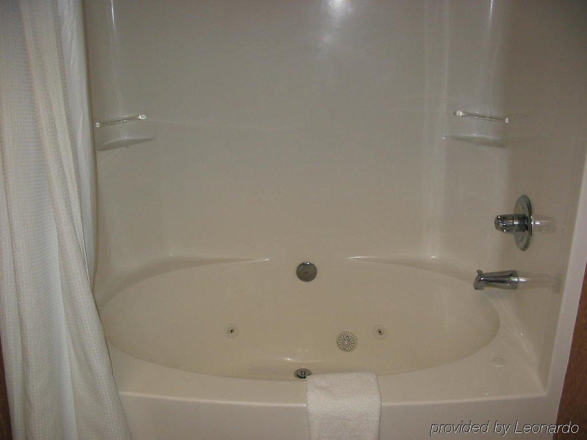 Holiday Inn Express Hotel & Suites Laurinburg By Ihg Habitación foto