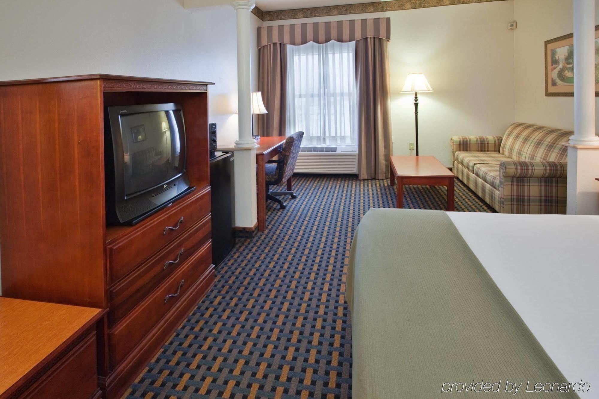 Holiday Inn Express Hotel & Suites Laurinburg By Ihg Habitación foto