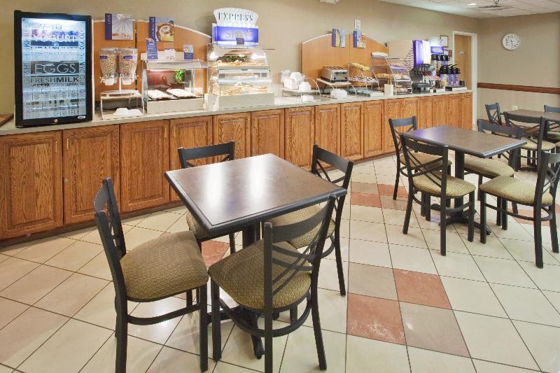 Holiday Inn Express Hotel & Suites Laurinburg By Ihg Exterior foto